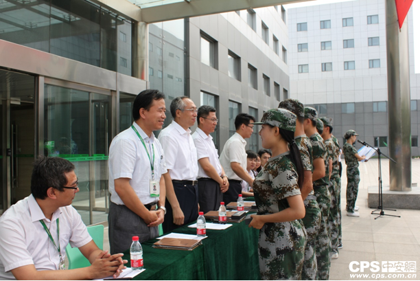 领导让我对员工做评价,必须写出优缺点,而且确