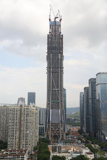 平安金融中心项目已施工至96层,主体高度达到448.3米
