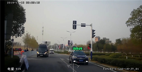 安装4骋高清应急布控球的比赛开导车